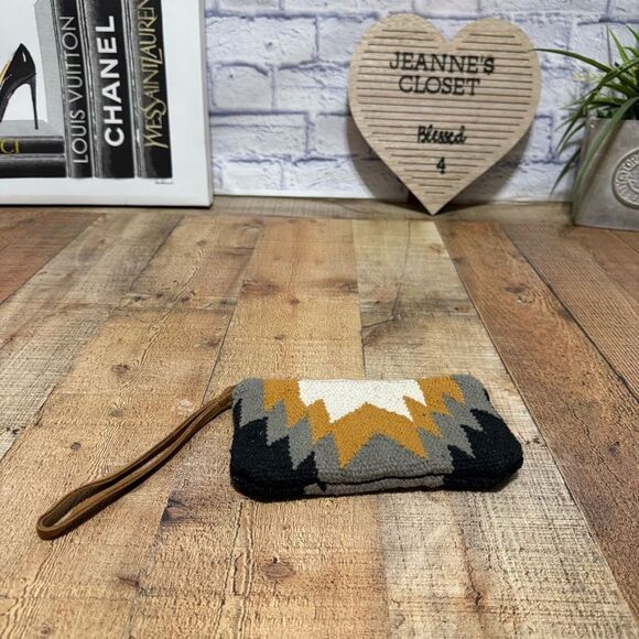 Panache collection WRISTLET - Picture 4 of 13